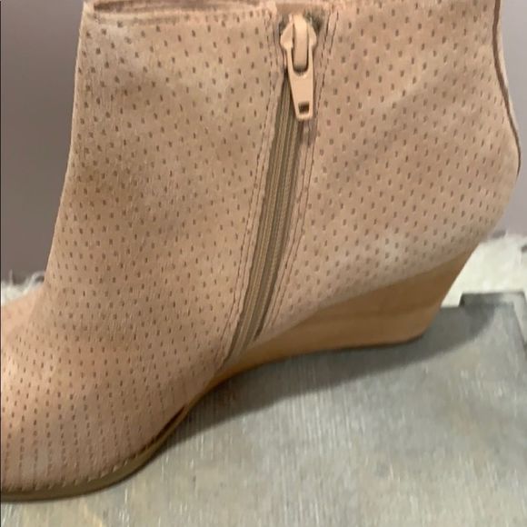 SUSINA Hannon Leather Wedge Bootie NIB - Picture 6 of 8